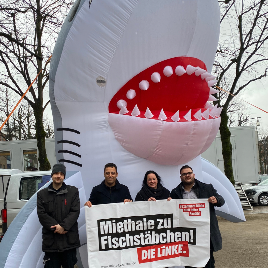 Aktion der Partei DIE LINKE: Miethaie zu Fischstäbchen!